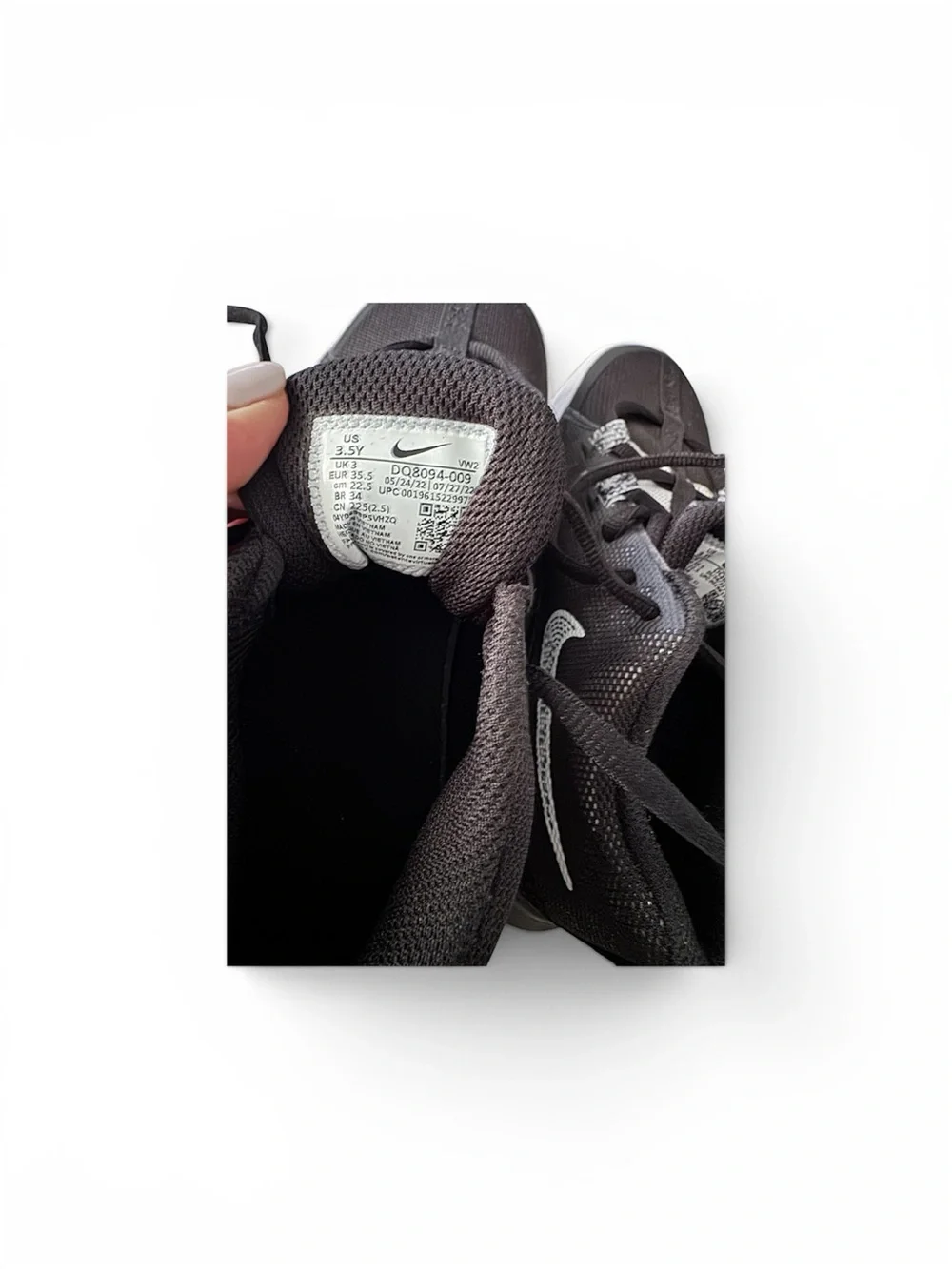 Size 3.5 (GS) - Nike Kyrie Flytrap 6 Low Black White Sneakers